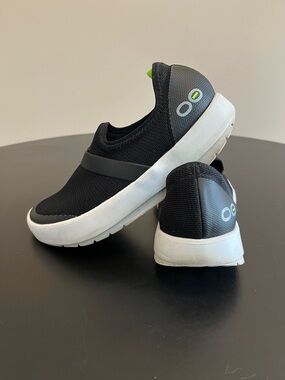 OOFOS OOmg eeZee Black Slip-On Shoe